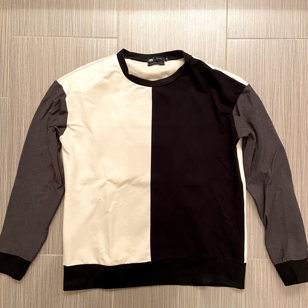 Block sweater by Le 31 Simons. Size M